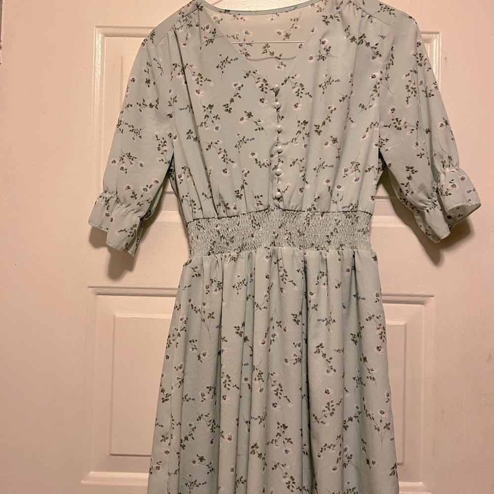 - Elegant till floral dress